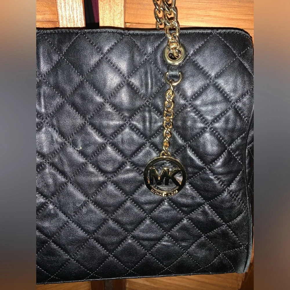 Michael Kors purse. - Picture 6 of 14